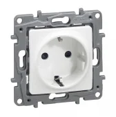 Розетка 2P+E 16A с защитой белый NILOE Legrand