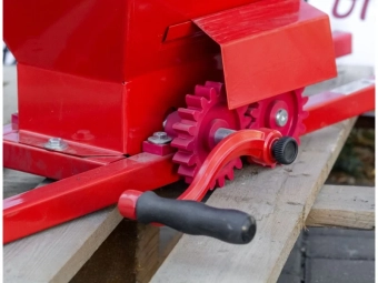 Дробилка для винограда ручная 20 л, производительность 150 кг/час 