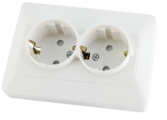 Розетка TAIMIR 2P+E с затвором белая TDM