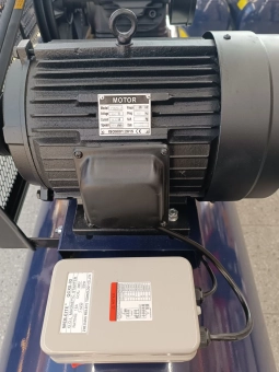 Воздушный компрессор электрический 380V*7.5KW*10HP; 0.9m³/min*12,5MPa (500L); Makute