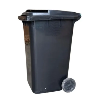 Пластиковый контейнер с крышкой и резиновыми колесами, 240 л, черный.