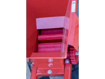 Дробилка для винограда ручная 20 л, производительность 150 кг/час 